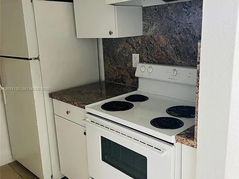 880 NE 18th Ave #3 — Photo 7