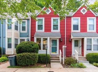 2074 Whisperwood Glen Ln, Reston, VA 20191