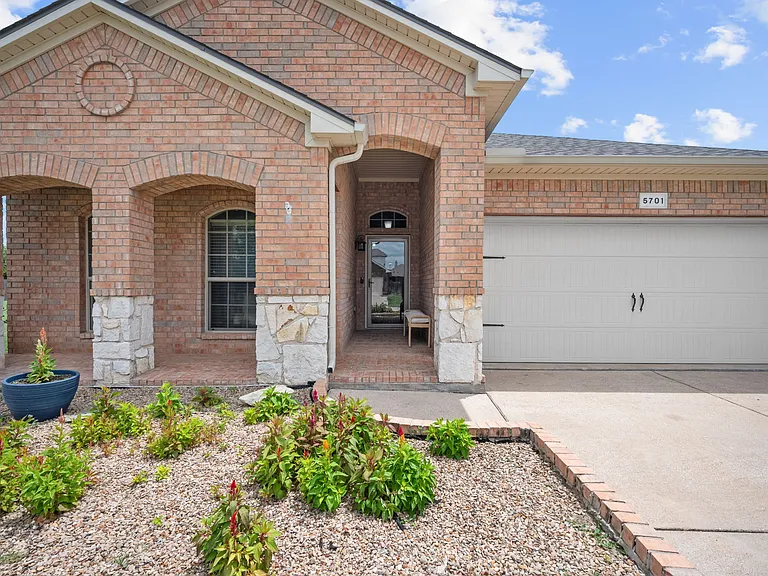 5701 Paluxy Sands Trl — Photo 10
