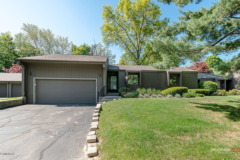 1st image of 834 Brook Village Ct
