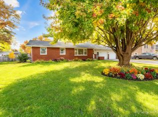 175 Calkins Dr, Sugar Grove, IL 60554