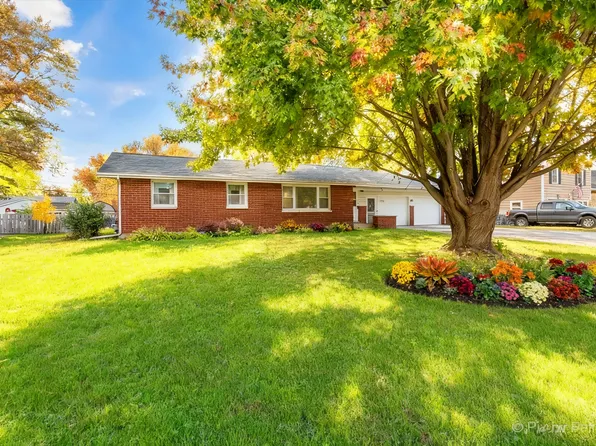 175 Calkins Dr, Sugar Grove, IL 60554