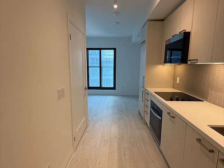 20 Soudan Ave #1501 — Photo 7