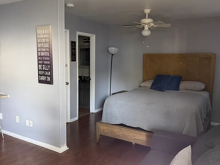 6230 Robinhood Ln NW — Photo 3
