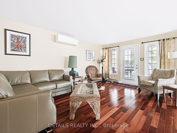 4th image of 212 Wellington St W