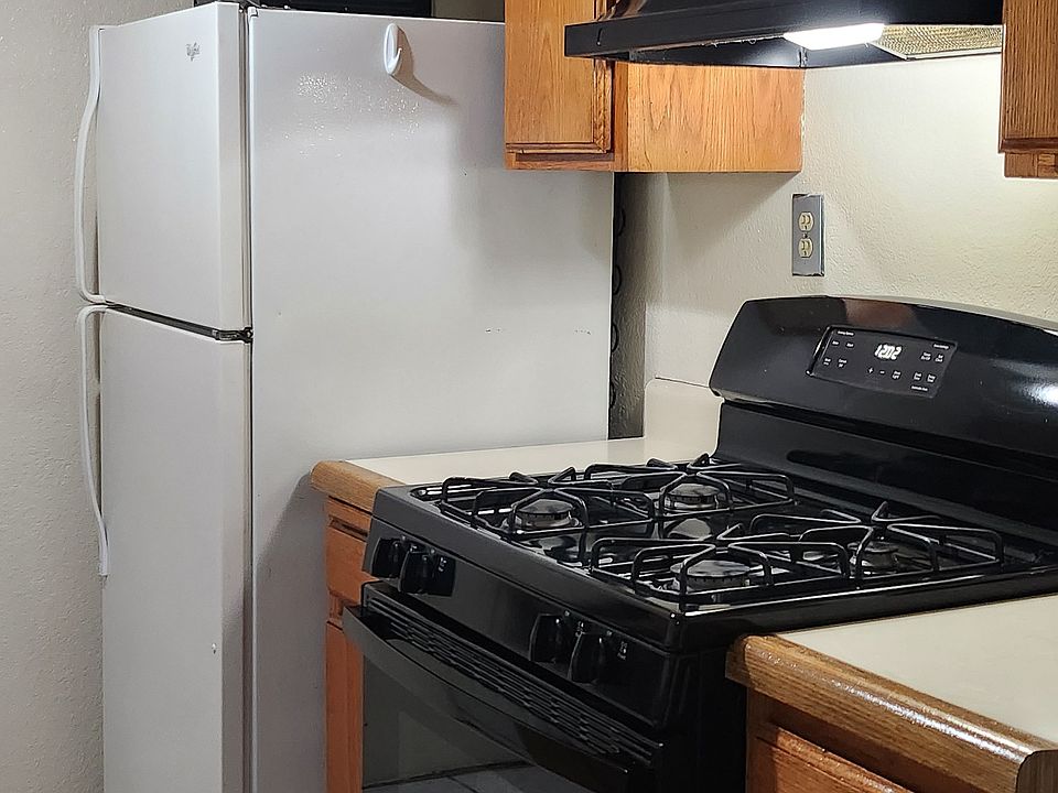 2nd image of 1841 N Hollywood Way APT E