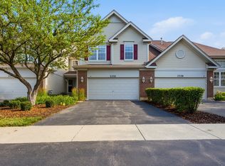 3332 Renard Ln, St Charles, IL 60175