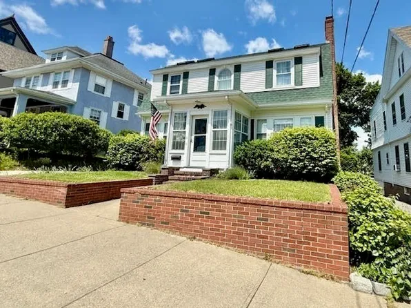 10 Brewster St, Plymouth, MA 02360