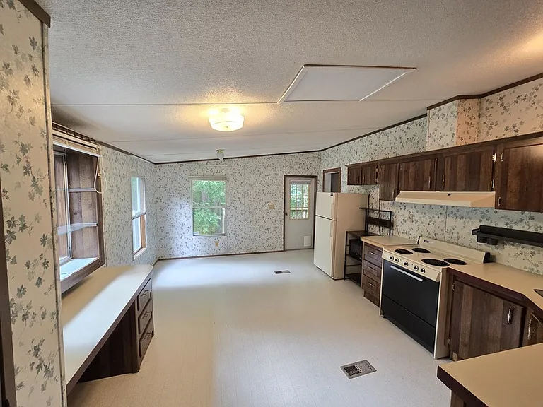 310 Old Horton Rd S #E — Photo 7