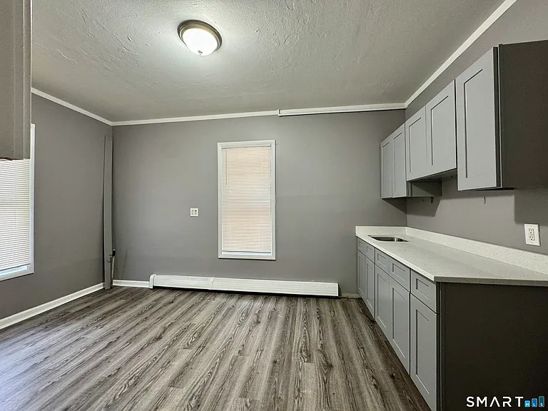 1102 E Main St #1 — Photo 4