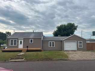 103 Sycamore St, Pekin, IL 61554