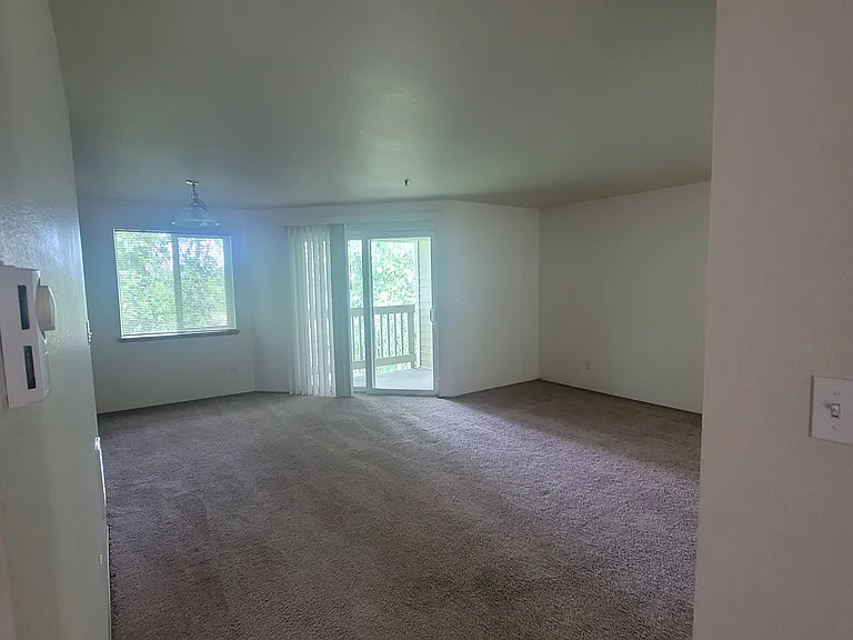 Autumnwood Apartments — Photo 10