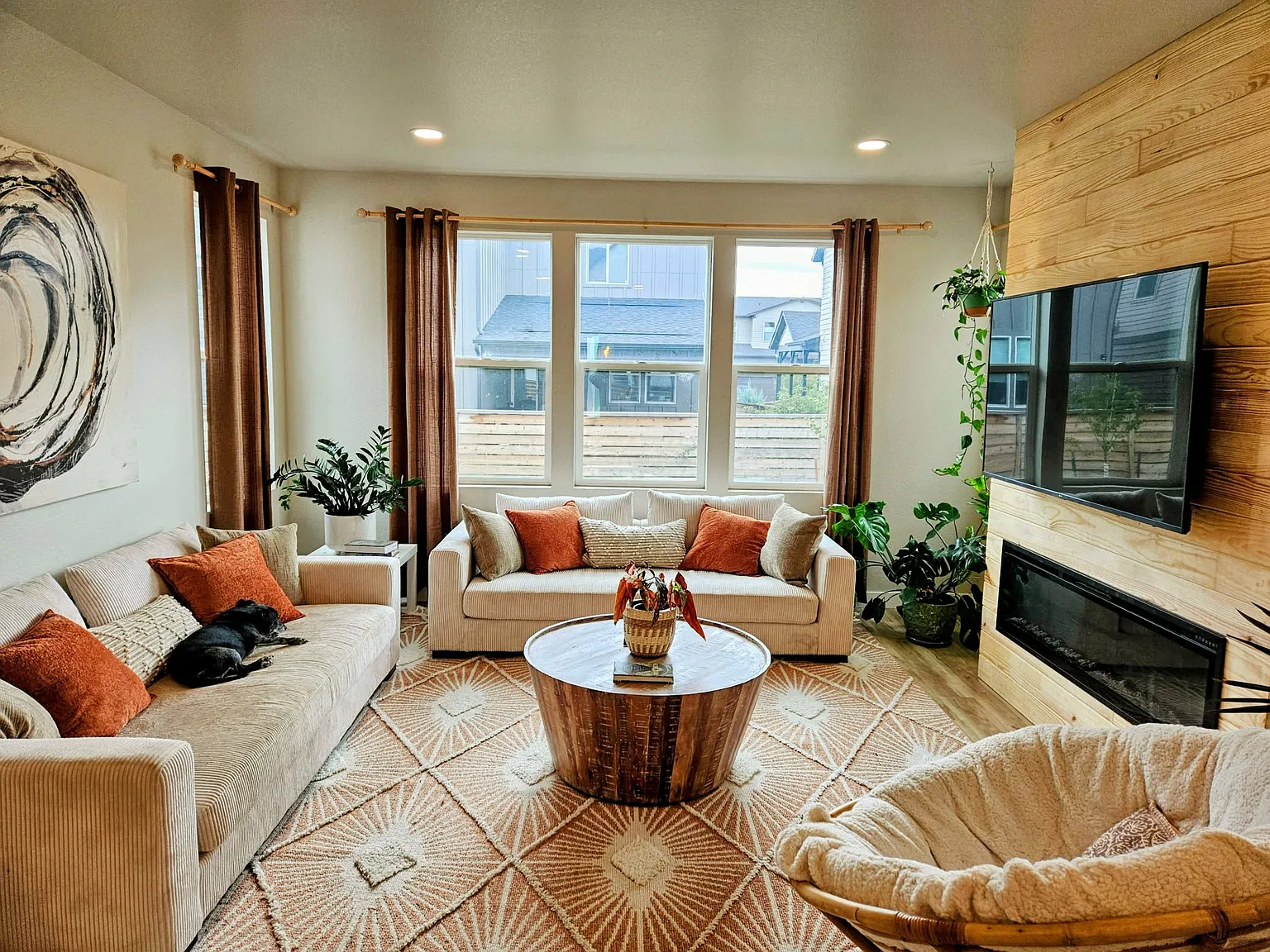 5 bed, 3045 sqft, $850 — Photo 1