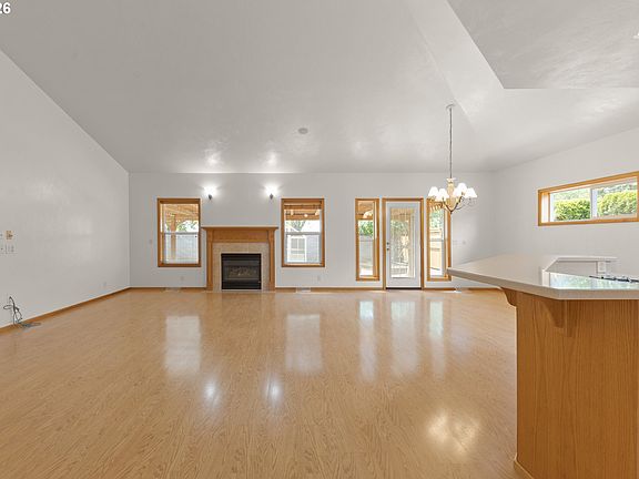 3rd image of 919 Old Orchard Ln