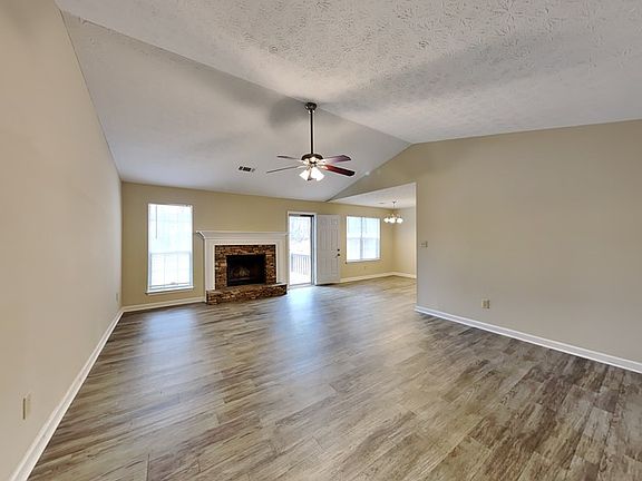 4th image of 411 Fieldgreen Dr