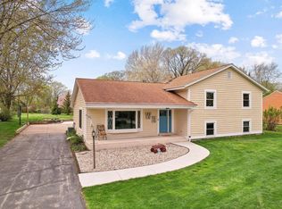 W176N8625 Sunset Ridge Dr, Menomonee Falls, WI 53051