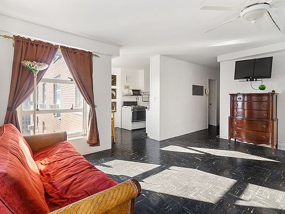5th image of 90 La Salle St APT 16E