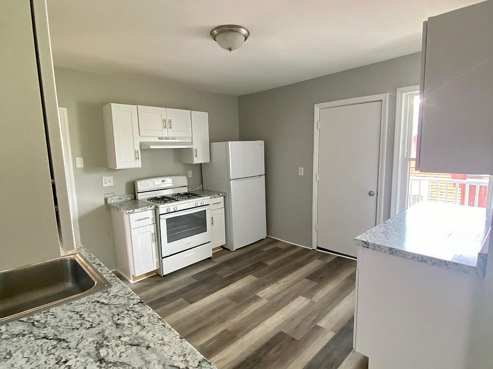 1st image of 117 Lafayette Sq #3