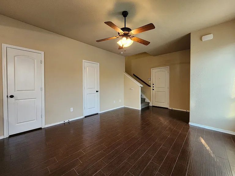 1032 Brown Rock Dr — Photo 4