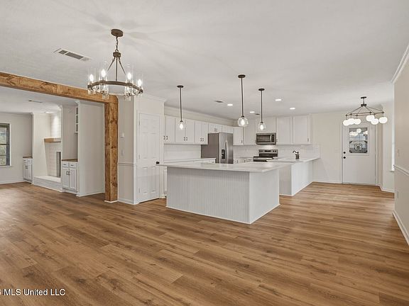 3rd image of 1312 Mannsdale Rd #C