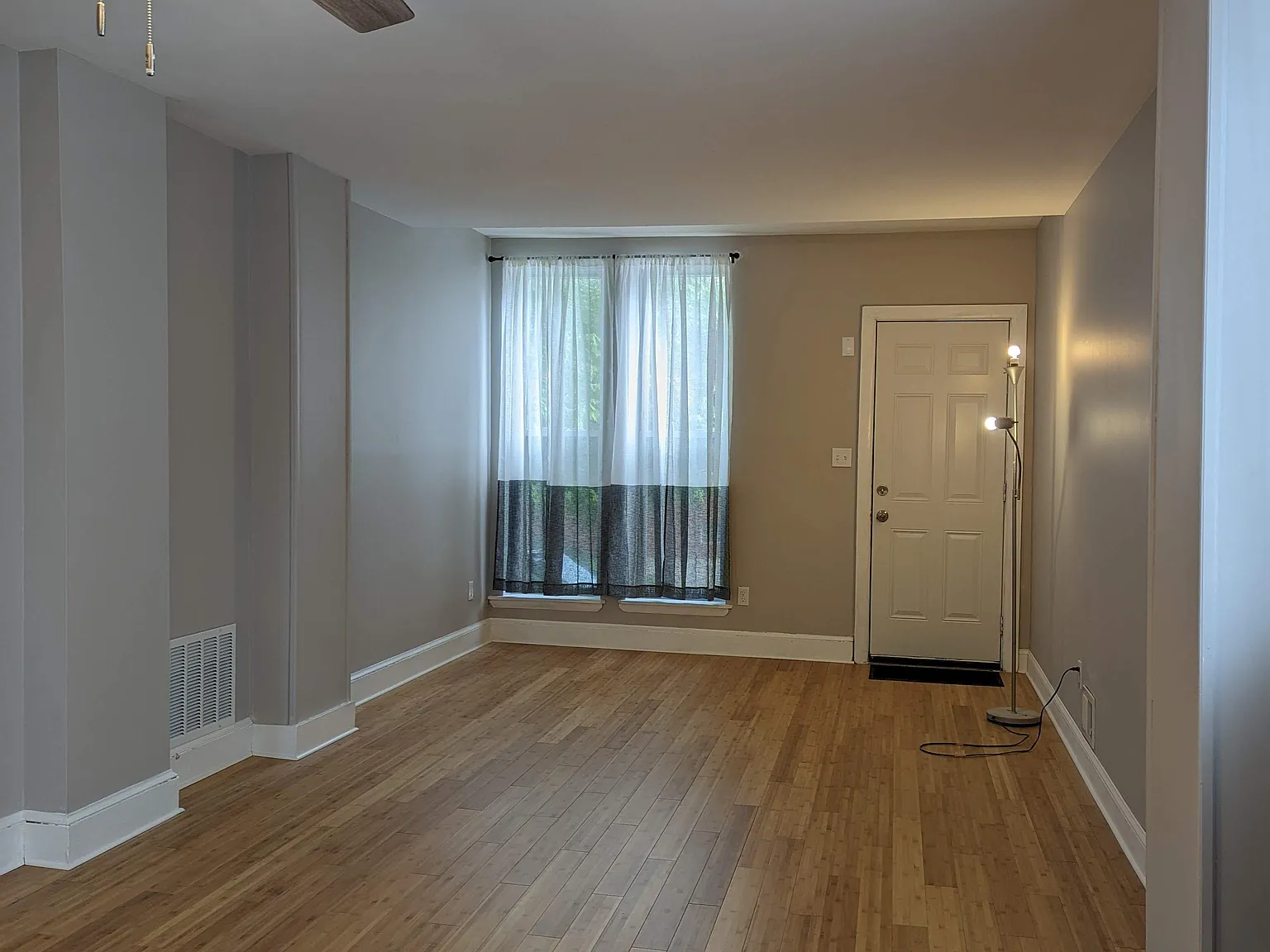 3 bed, 1200 sqft, $1,700 — Photo 2