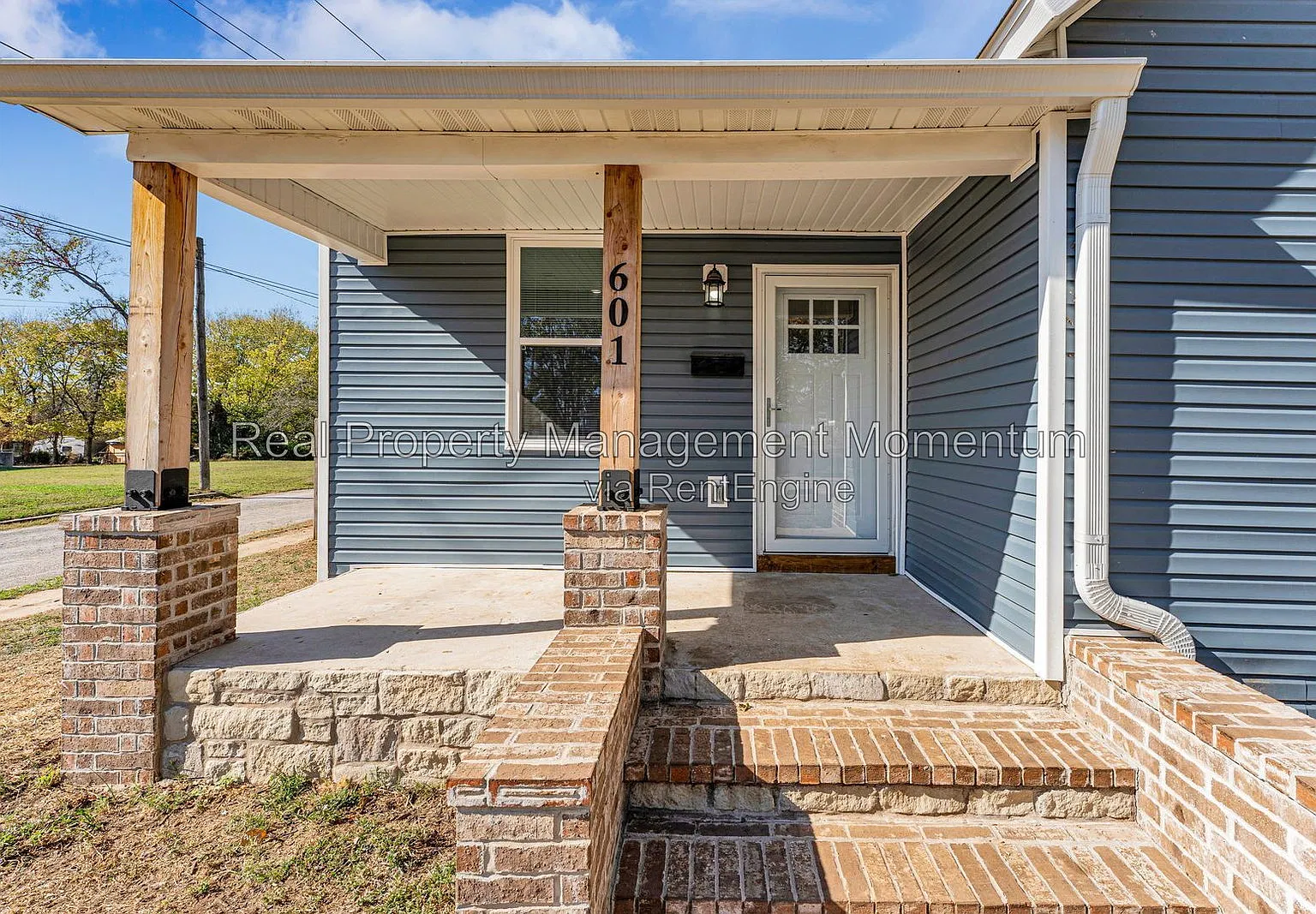 3 bed, 2.0 bath, 1008 sqft, $1,500 — Photo 2