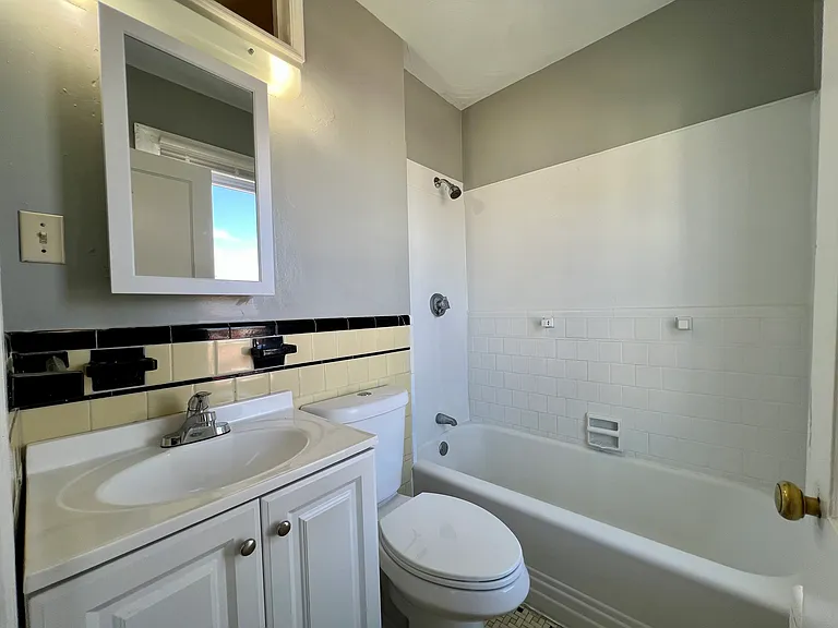 836 Main St #3R — Photo 9