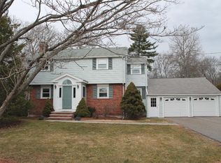 11 Norma Rd, Bedford, MA 01730