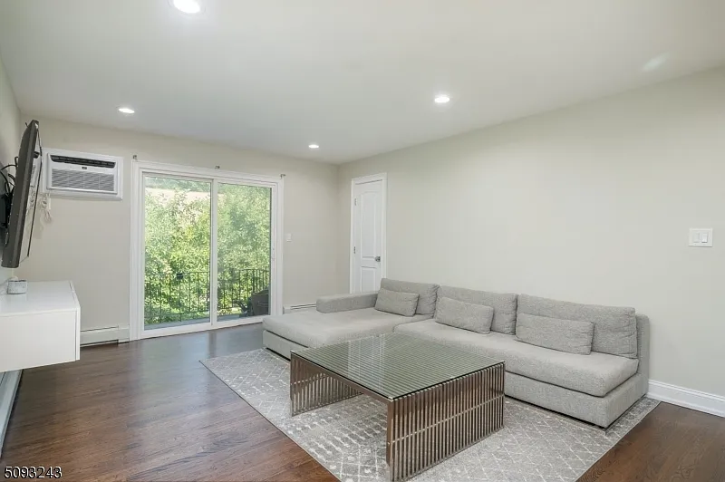 1 bed, 1.0 bath, $2,650 — Photo 4