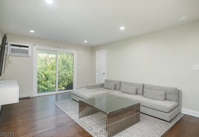 320 Morristown Town — Photo 3