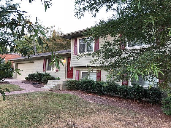 2nd image of 10003 Dunbarton Dr SE