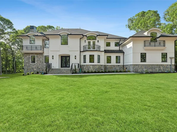 17 Chelsea Place, Dix Hills, NY 11746