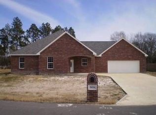 2624 E Robinwood Dr, Moss Bluff, LA 70611