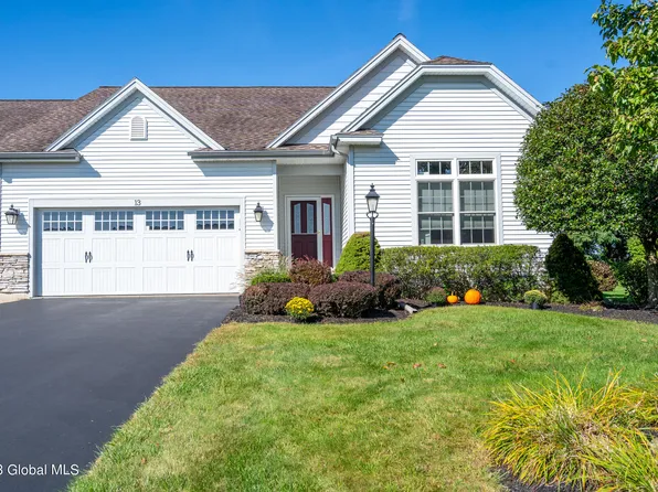 13 Hampton Circle, Mechanicville, NY 12118