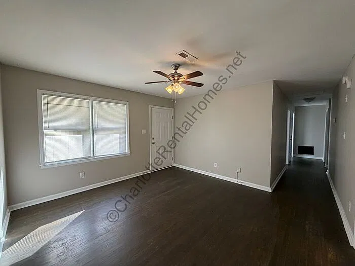 3 bed, 1.0 bath, 1000 sqft, $1,500 — Photo 4