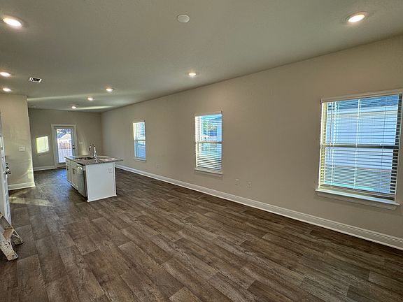 4th image of 13762 Logan Pl