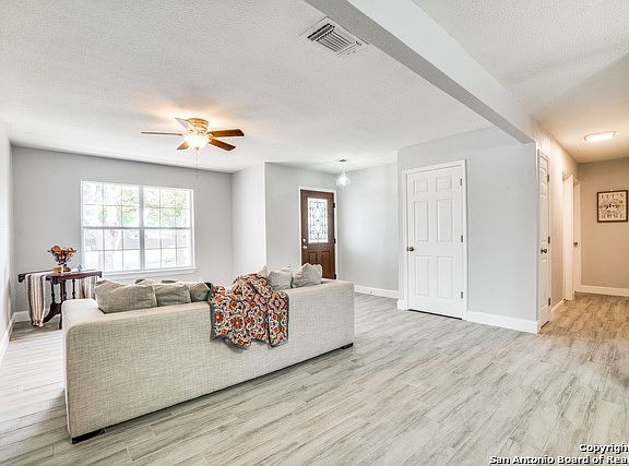 4th image of 10701 Green Trail Dr