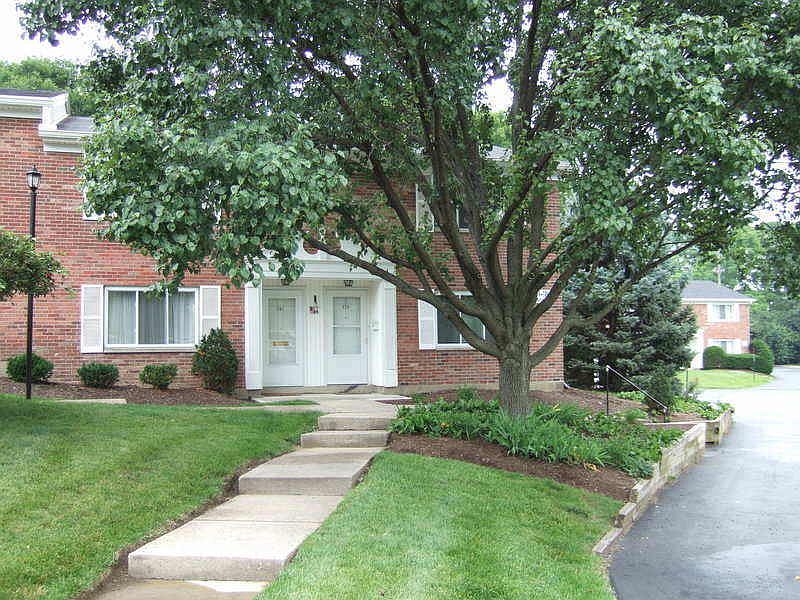 End Unit - Nice landscaping