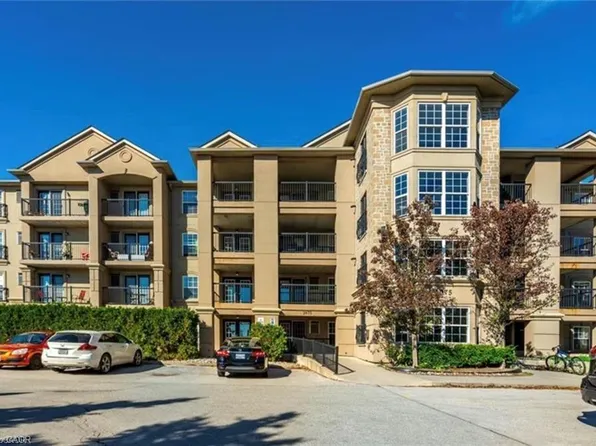 2075 Appleby Line #407, Burlington, ON L7L 7H3