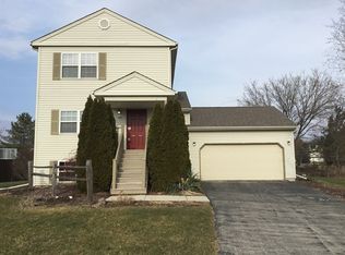 104 Amanda Ct, Mukwonago, WI 53149