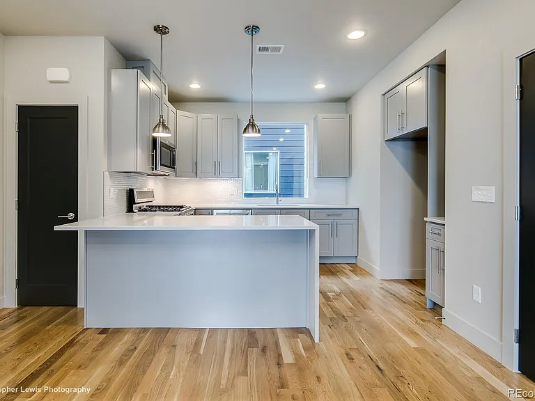 1559 King St — Photo 7