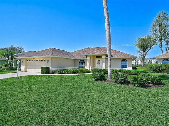 4th image of 426 Bermuda Isles Cir
