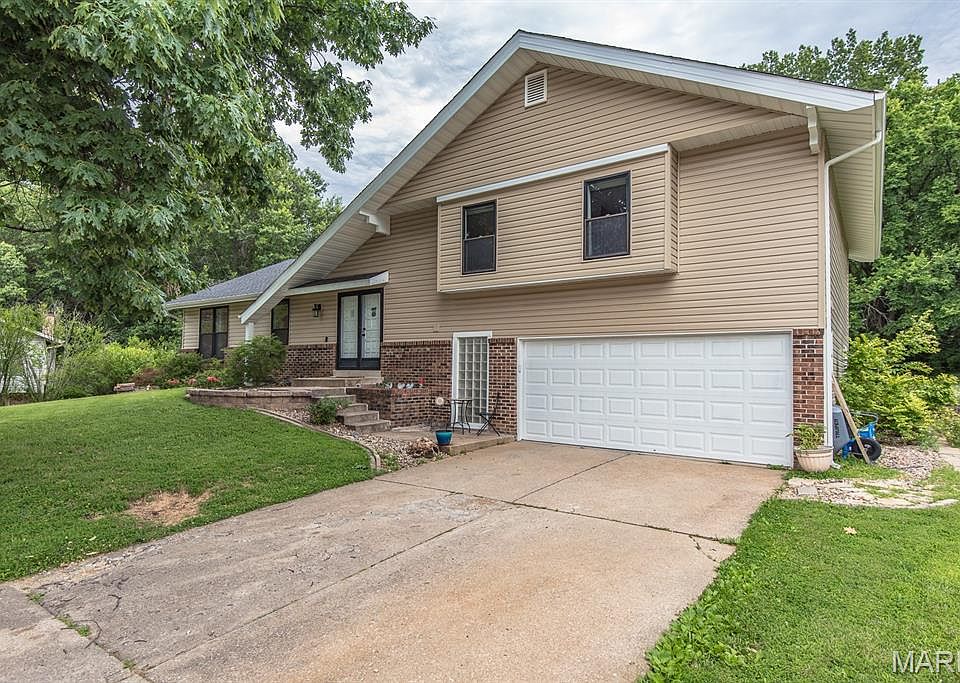 1st image of 130 Satinwood Ct