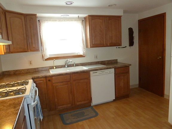 5th image of 3 Davidson Dr