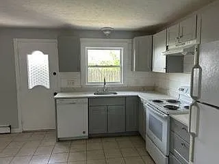 3 bed, 1.0 bath, 1000 sqft, $3,200 — Photo 4