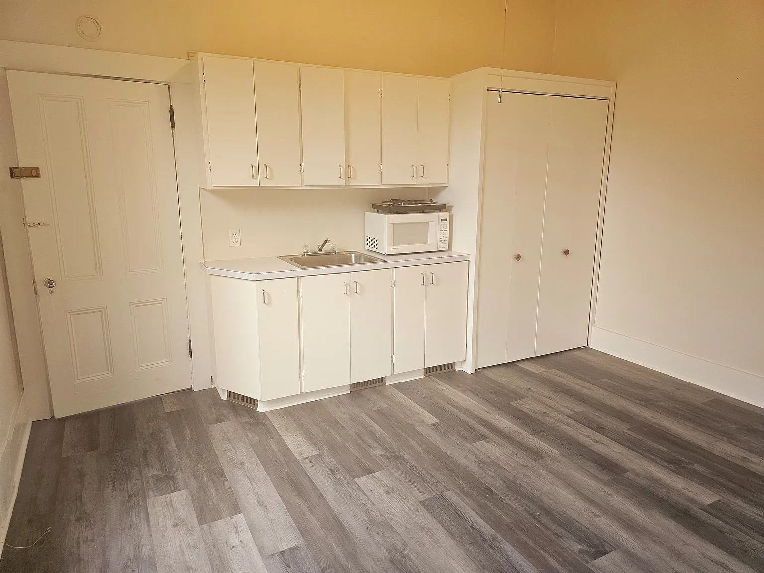 Studio, 269 sqft, $875 — Photo 2