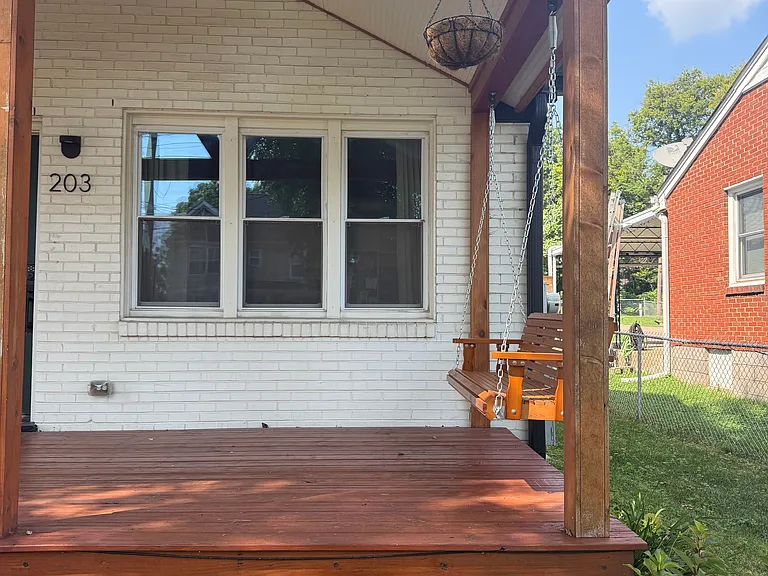 203 Berry St — Photo 2