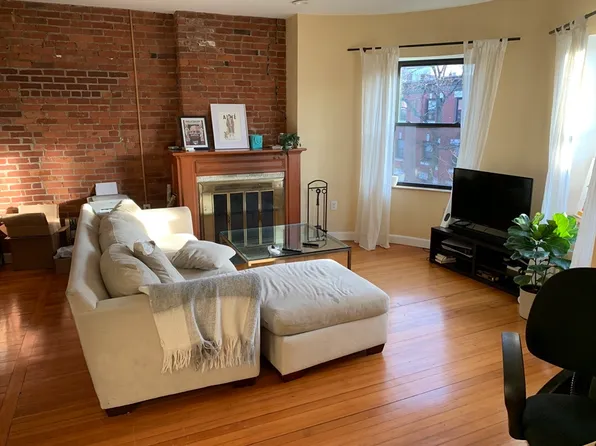111 Gainsborough St Unit 402, Boston, MA 02115