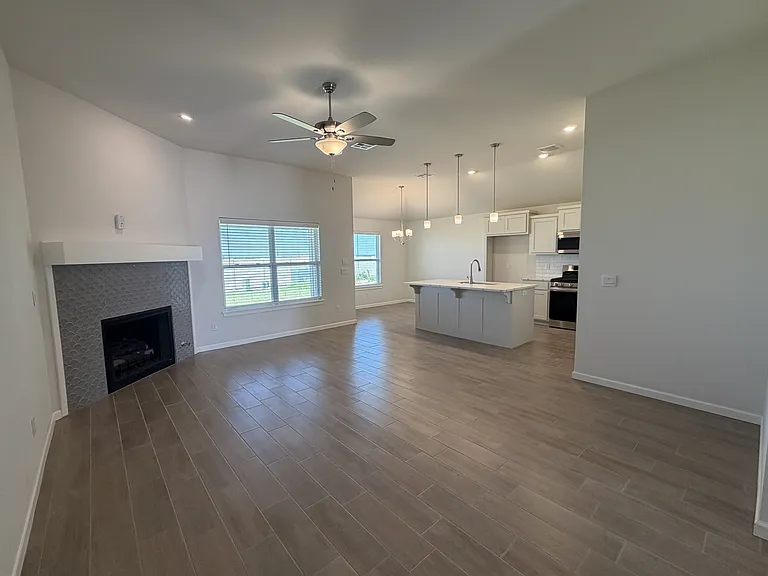 18313 Austin Ct — Photo 2