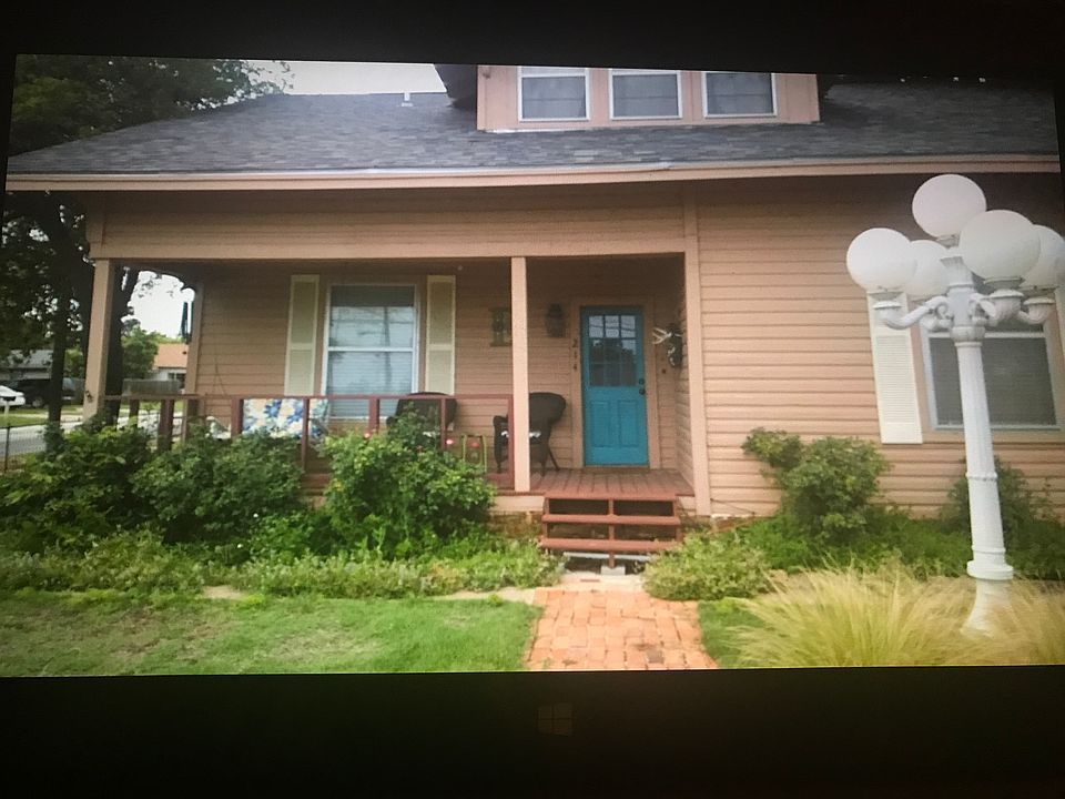 1st image of 214 W Lindsey St
